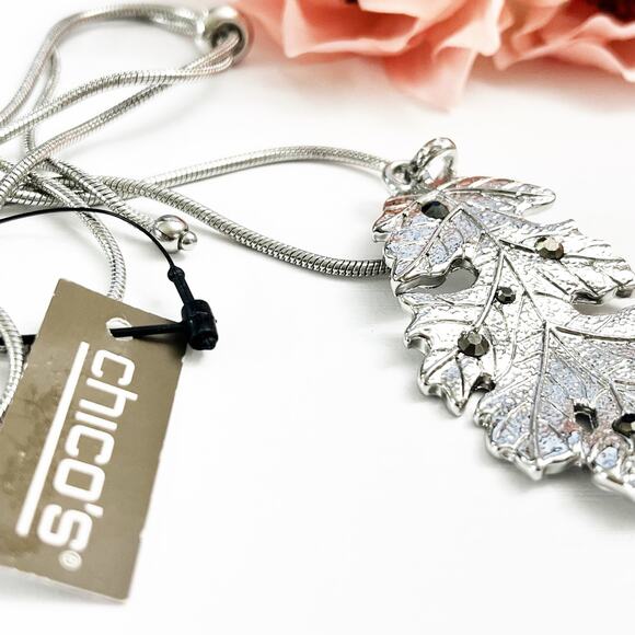 NEW Chico's Silver Leaf Adjustable Pendant Necklace - Picture 4 of 8